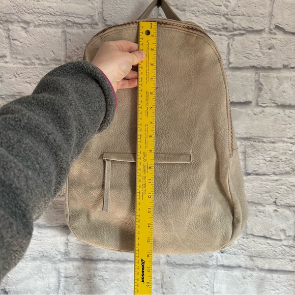 PREOWNED CLHEI MAUI HAWAII TAN LEATHER BACKPACK ZIPPER CLOSURE - Picture 8 of 14